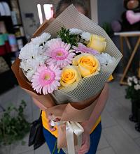 Букет цветов из:  Герберы, Розы и Хризантемы в Большое Алексеевское